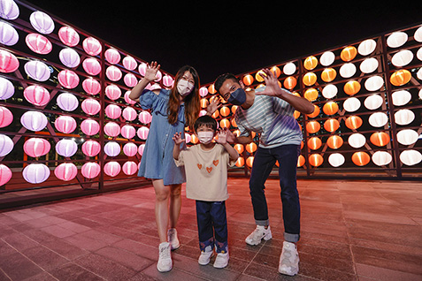 “Love and Reunion” Lantern Festival at Tung Chung Promenade